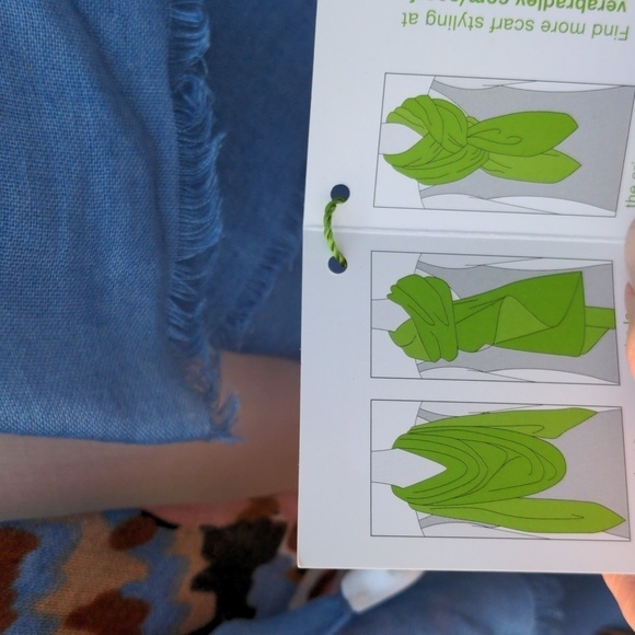 Vera Bradley Soft Fringe Scarf in Madison Garden Blush New - Picture 3 of 6